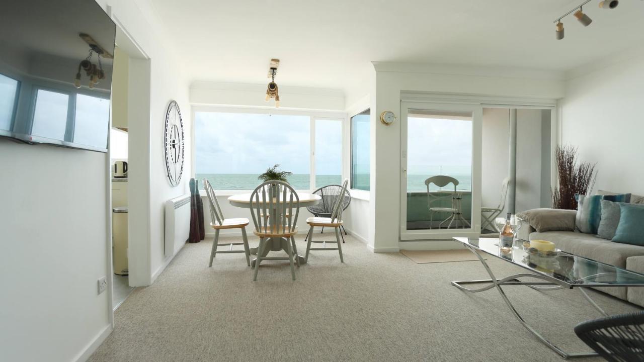 Tides - Beach Front Apartment In Bracklesham Bay Chichester Exterior foto