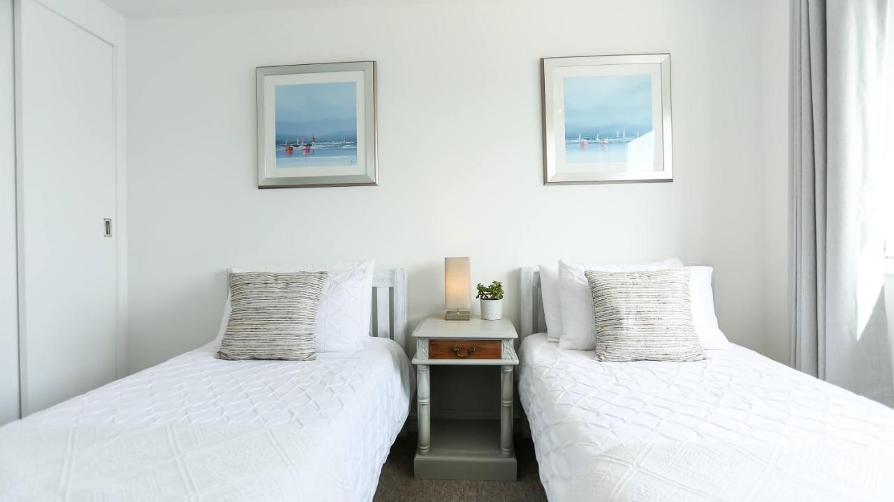 Tides - Beach Front Apartment In Bracklesham Bay Chichester Exterior foto