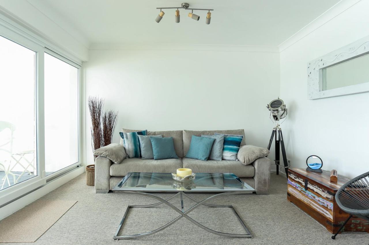 Tides - Beach Front Apartment In Bracklesham Bay Chichester Exterior foto