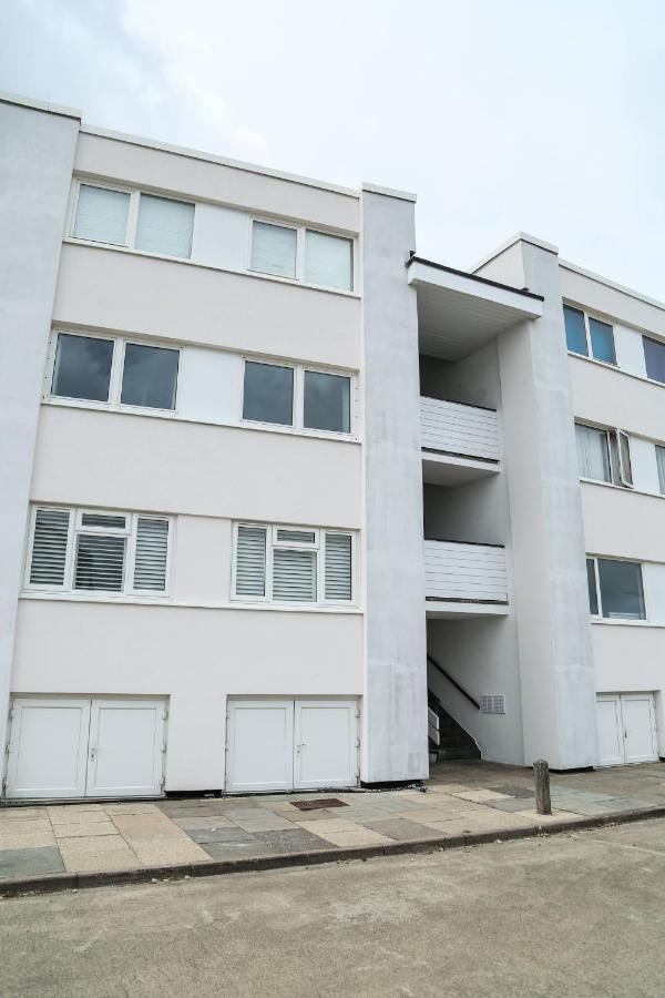Tides - Beach Front Apartment In Bracklesham Bay Chichester Exterior foto