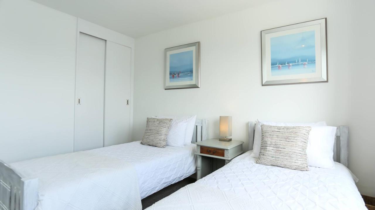 Tides - Beach Front Apartment In Bracklesham Bay Chichester Exterior foto