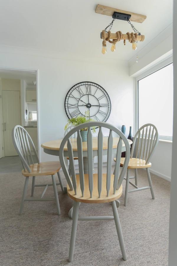Tides - Beach Front Apartment In Bracklesham Bay Chichester Exterior foto