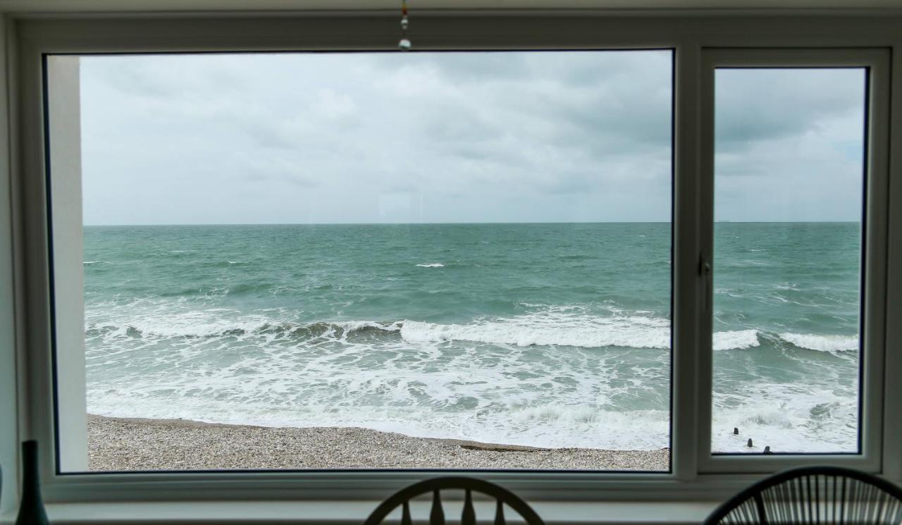 Tides - Beach Front Apartment In Bracklesham Bay Chichester Exterior foto