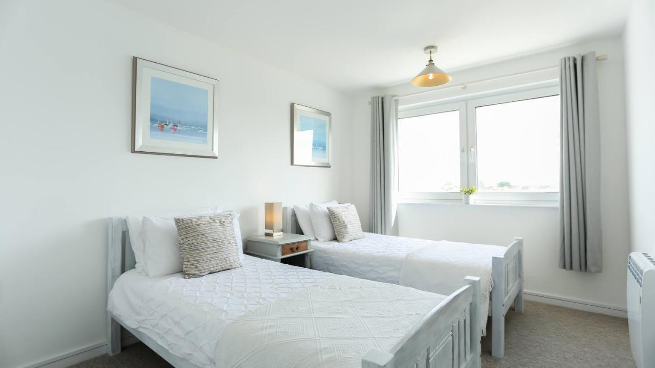 Tides - Beach Front Apartment In Bracklesham Bay Chichester Exterior foto